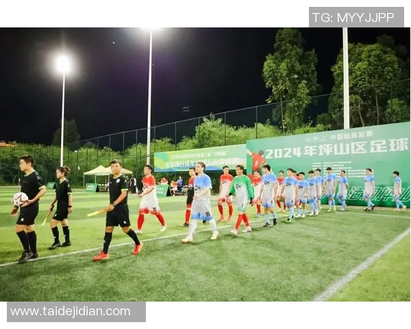 足球明星壁纸合照展现球场魅力与友谊的完美瞬间